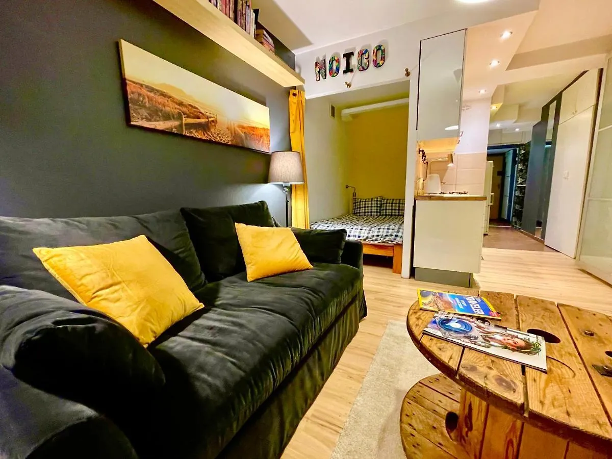 Forum Metro Wifi 1Gbs 70'Tv Netflix Hbo Appletv Warsaw Poland